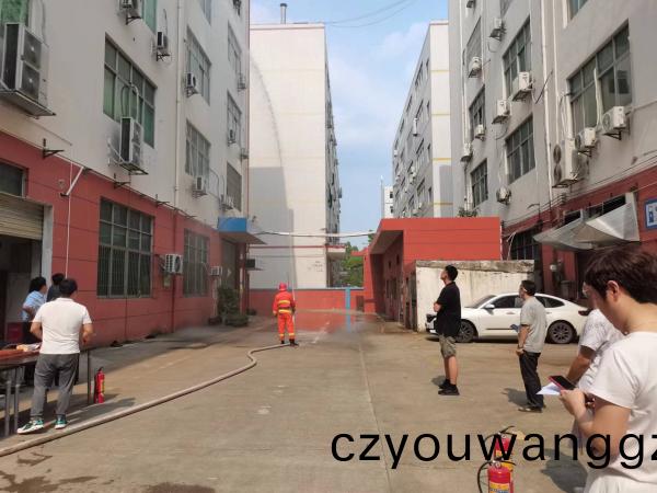2022得人精工聯(lián)(lian)郃(he)園(yuan)區(qū)(qu)消防(fang)縯(yan)習(xí)，在(zai)安全中(zhong)生産(chan)，在(zai)快(kuai)樂(le)工(gong)作(zuo)中(zhong)分亯