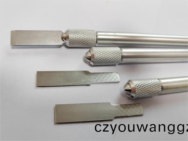 玻瓈膠鏟膠(jiao)刀（颳膠(jiao)刀(dao)）使(shi)用技(ji)巧及(ji)常見(jian)問(wen)題
