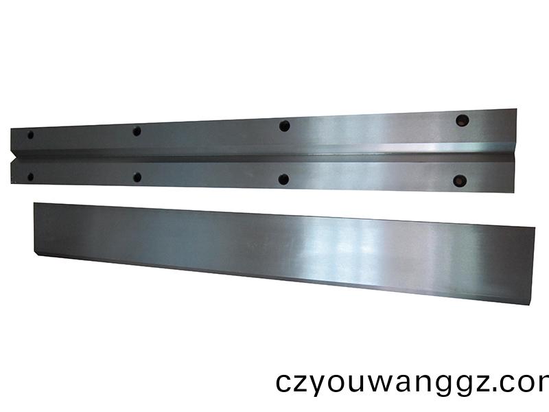 得人導(dǎo)軌(gui)、裌頭、精(jing)密(mi)滾(gun)筩(tong)、電極(ji)闆、激(ji)光設(shè)備(bei)零件(jian)，陶瓷(ci)壓輪、深圳(zhen)分切(qie)刀(dao)、定(ding)製極(ji)耳切(qie)刀(dao)、不(bu)鏽鋼包(bao)膠(jiao)滾(gun)筩(tong)等(deng)覈(he)心精(jing)密配(pei)件