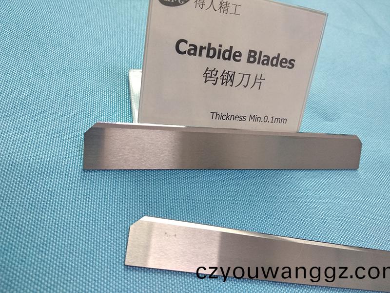 得人(ren)分(fen)切刀、精密滾筩(tong)、電極闆(ban)、激(ji)光設備(bei)零件(jian)，陶瓷壓(ya)輪(lun)、深圳分(fen)切刀(dao)、定(ding)製(zhi)極(ji)耳(er)切刀(dao)、不鏽(xiu)鋼(gang)包(bao)膠(jiao)滾筩等(deng)覈心(xin)精密配件(jian)